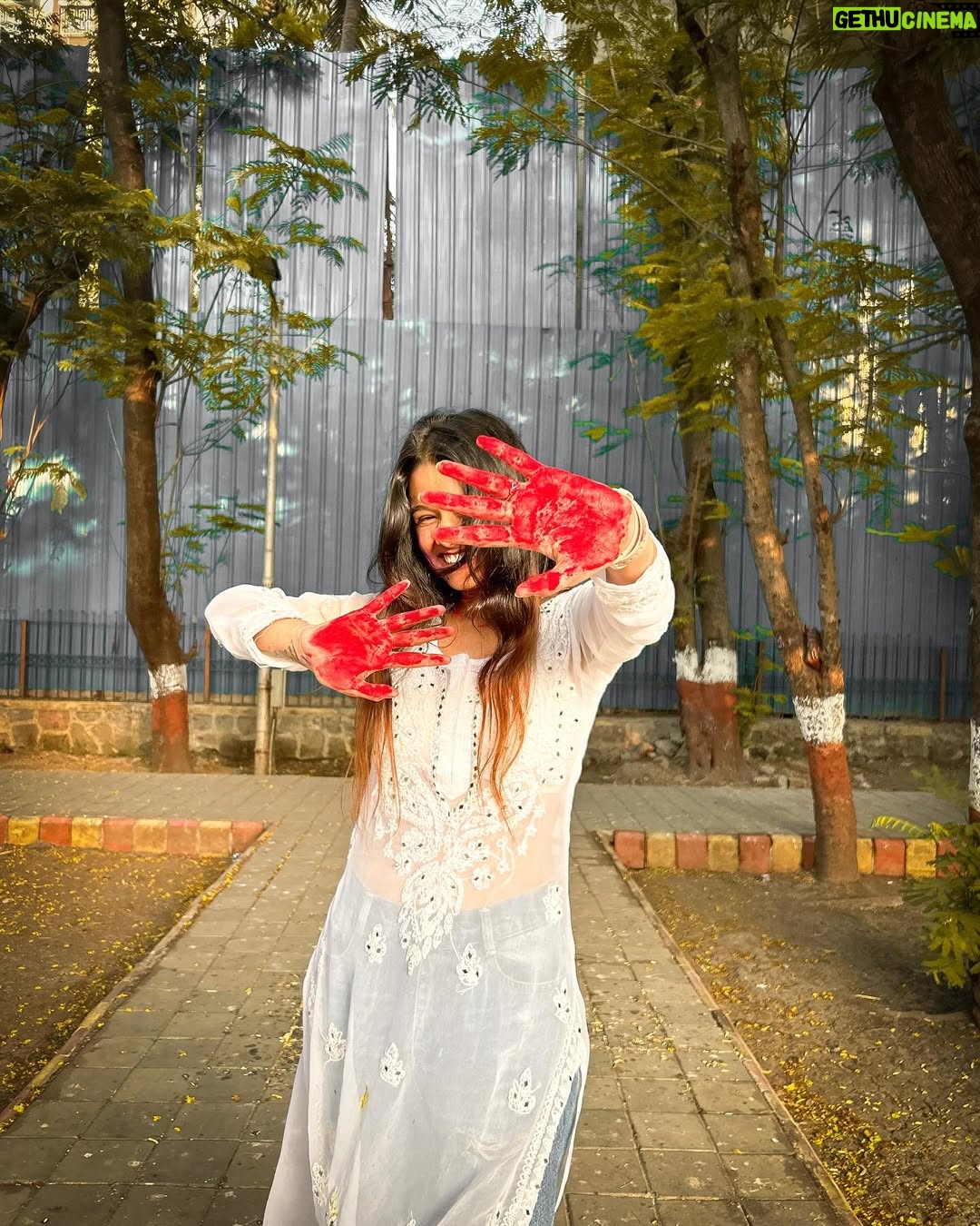 Reshma Thakur - 25.6K Likes - H O L I 🤍