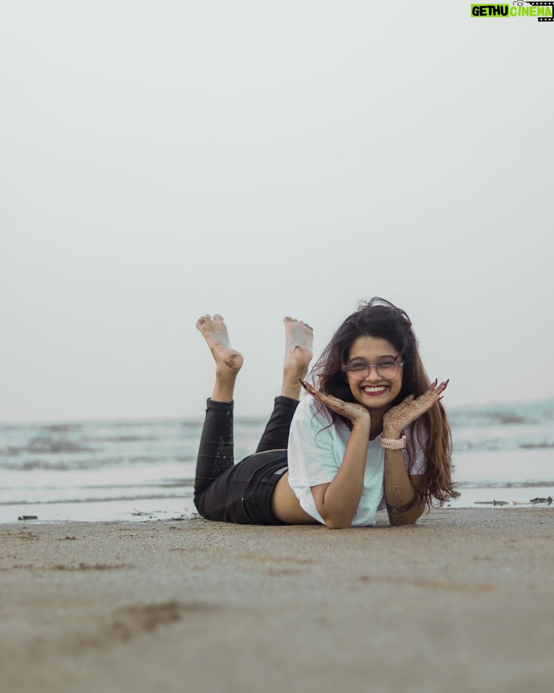 Reshma Thakur - 42.9K Likes - "If there’s heaven for me, I’m sure it has a beach attached to it."🌊🌥️🤍