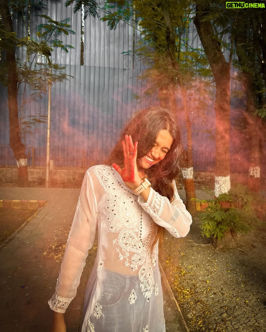 Reshma Thakur - 25.6K Likes - H O L I 🤍