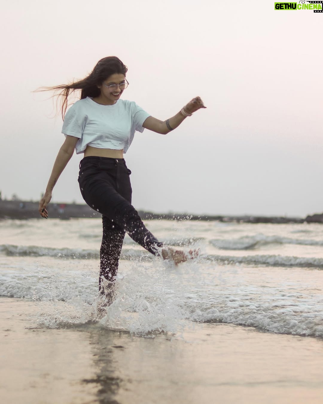 Reshma Thakur - 42.9K Likes - "If there’s heaven for me, I’m sure it has a beach attached to it."🌊🌥️🤍