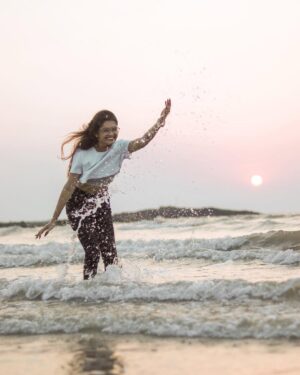 Reshma Thakur Instagram - "If there’s heaven for me, I’m sure it has a beach attached to it."🌊🌥️🤍