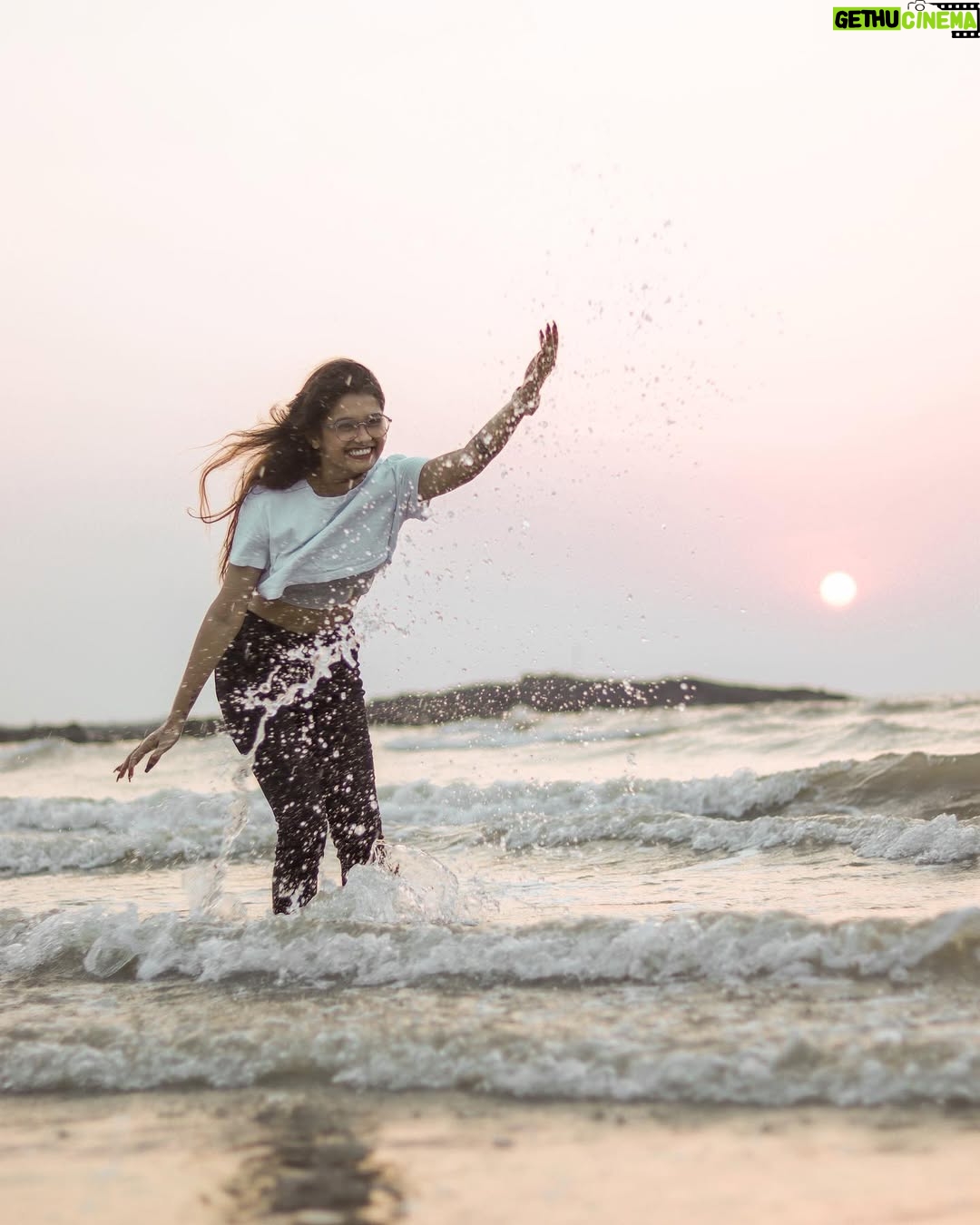 Reshma Thakur - 42.9K Likes - "If there’s heaven for me, I’m sure it has a beach attached to it."🌊🌥️🤍