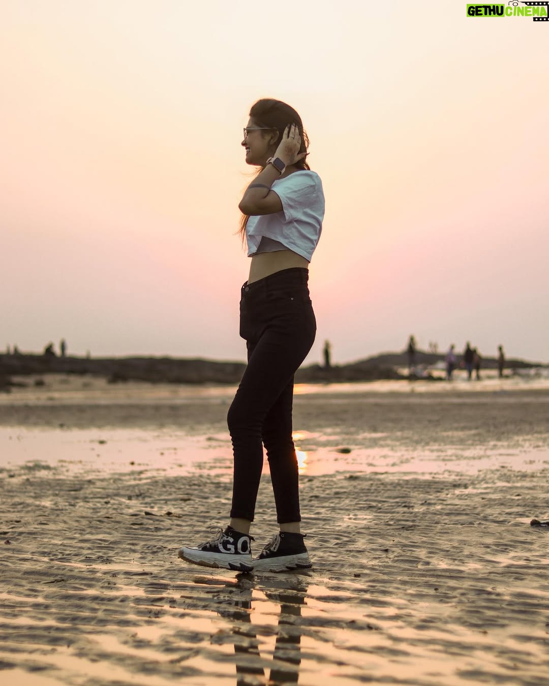 Reshma Thakur - 42.9K Likes - "If there’s heaven for me, I’m sure it has a beach attached to it."🌊🌥️🤍