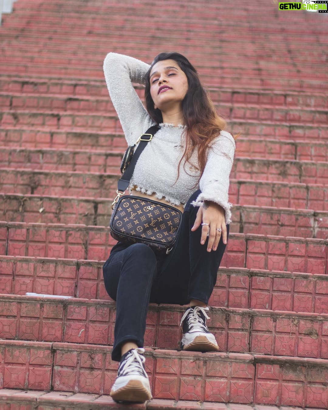 Reshma Thakur - 41.1K Likes - There is no need to give explanation to anyone, you are a human being, not a soap bro 💯😌🖤