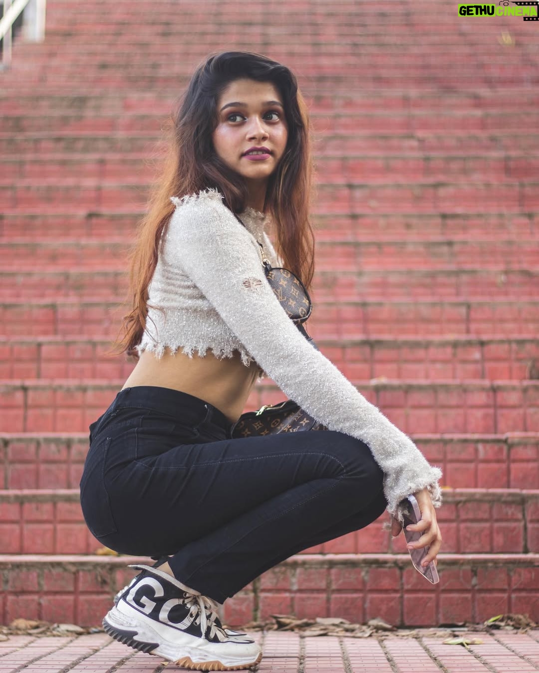 Reshma Thakur - 41.1K Likes - There is no need to give explanation to anyone, you are a human being, not a soap bro 💯😌🖤