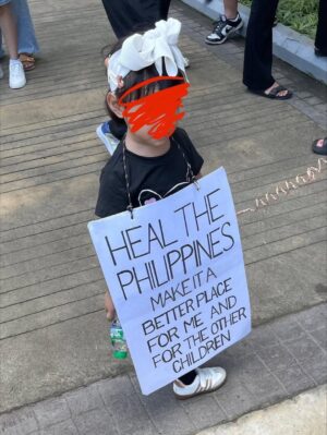Rhen Escano Instagram - To those greedy politicians stealing from the people, you are stealing not just money, but the innocence and future of our children. There’s a special place for that kind of cruelty. Ang araw ng paniningil ay darating. Walang puwang sa Pilipinas ang mga magnanakaw na nagtatago sa likod ng kapangyarihan. 

Ang pera ng bayan ay para sa edukasyon, kalusugan, at kinabukasan ng bawat Pilipino hindi para sa bulsa ng mga gahaman. It’s time to fight for a better Philippines. Corruption is stealing our future and we will never stop demanding justice. 🇵🇭 

Maraming salamat sa lahat ng mga naki-martsa sa lansangan. Mabuhay po kayo! 

(credits po sa mga may ari ng mga litratong ito ng mga nakilahok ngayon sa rally)