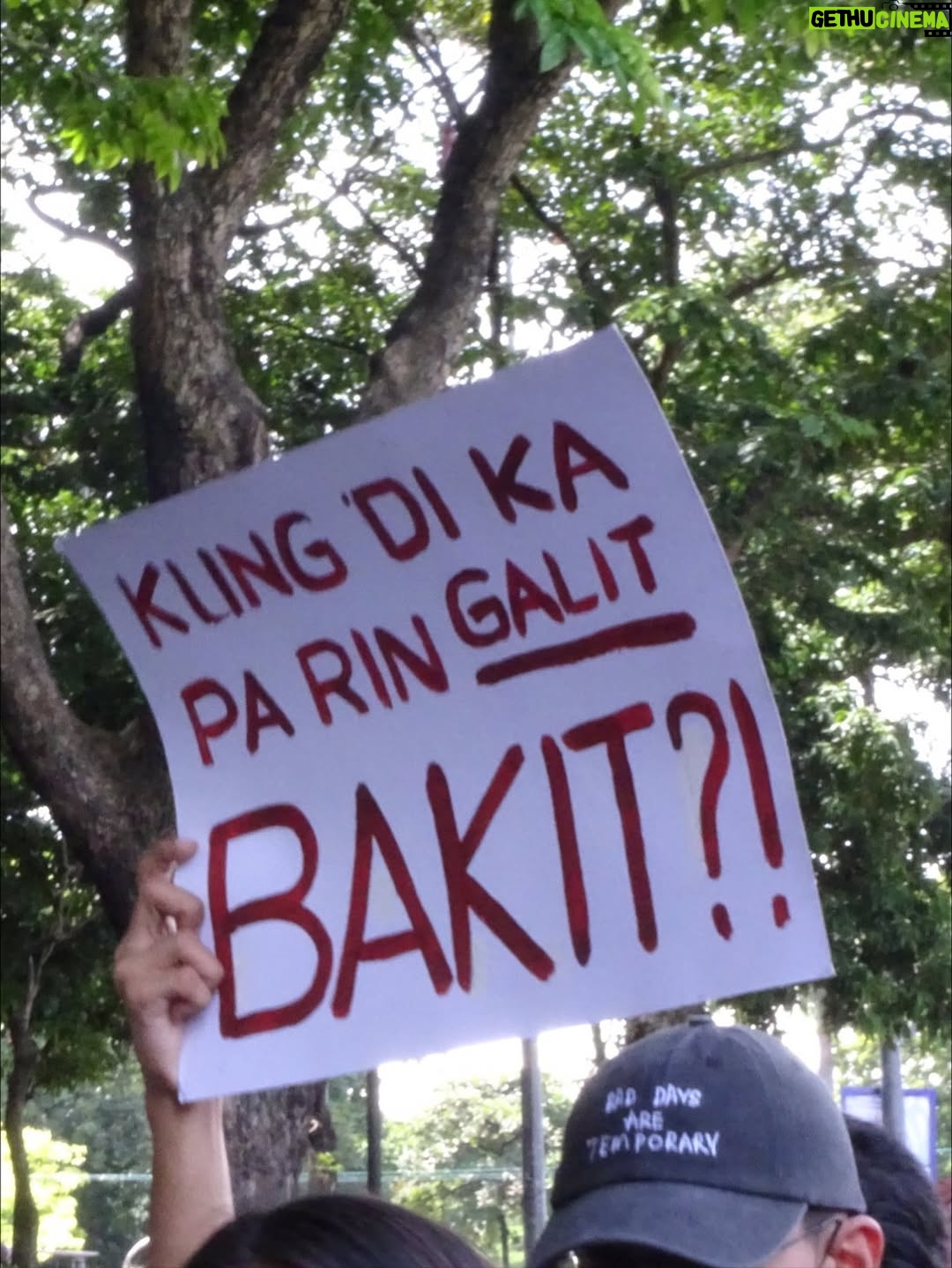 Rhen Escano - 34.4K Likes - To those greedy politicians stealing from the people, you are stealing not just money, but the innocence and future of our children. There’s a special place for that kind of cruelty. Ang araw ng paniningil ay darating. Walang puwang sa Pilipinas ang mga magnanakaw na nagtatago sa likod ng kapangyarihan. 

Ang pera ng bayan ay para sa edukasyon, kalusugan, at kinabukasan ng bawat Pilipino hindi para sa bulsa ng mga gahaman. It’s time to fight for a better Philippines. Corruption is stealing our future and we will never stop demanding justice. 🇵🇭 

Maraming salamat sa lahat ng mga naki-martsa sa lansangan. Mabuhay po kayo! 

(credits po sa mga may ari ng mga litratong ito ng mga nakilahok ngayon sa rally)