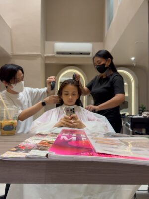 Rhen Escano Instagram - From the vault: (shortest i’ve had. ever.) hair

1st attempt: Japanese salon director hair stylist
2nd attempt: Korean salon senior hair stylist (‘cause I need it to be more shorter)
3rd and final attempt: Filipino director hair stylist
 

“So why did you cut it?” 
Who needs long hair when you have a new role this exciting? It’s totally worth it!