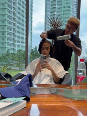 Rhen Escano Instagram - From the vault: (shortest i’ve had. ever.) hair

1st attempt: Japanese salon director hair stylist
2nd attempt: Korean salon senior hair stylist (‘cause I need it to be more shorter)
3rd and final attempt: Filipino director hair stylist
 

“So why did you cut it?” 
Who needs long hair when you have a new role this exciting? It’s totally worth it!