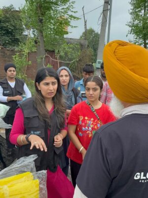 Rhythempreet Kaur Instagram - Satguru G ne Sewa de kabil bnaya Sanu te Aj Punjab Nal Punjab Khdda hai 💪… Sade Punjab te museebataa aundiya Jaandiya Rhndiya …
ehde nal v rall milke Ladd Lawange … Bsss Negativity Naa failaao🙏🏻🙏🏻Te Sabh da Saath dewo….
Special thanks : @theglobalsikhs
.
.
.
.
#floodrelief #waheguru #punjab #wahegurumeharkare #derababananak #relieffund #floods #flooddamage