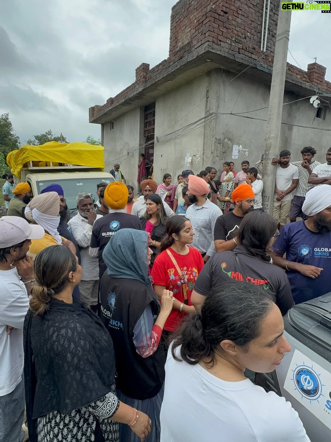 Rhythempreet Kaur - 19.5K Likes - Satguru G ne Sewa de kabil bnaya Sanu te Aj Punjab Nal Punjab Khdda hai 💪… Sade Punjab te museebataa aundiya Jaandiya Rhndiya … 
ehde nal v rall milke Ladd Lawange … Bsss Negativity Naa failaao🙏🏻🙏🏻Te Sabh da Saath dewo…. 
Special thanks : @theglobalsikhs 
.
.
.
.
#floodrelief #waheguru #punjab #wahegurumeharkare #derababananak #relieffund #floods #flooddamage