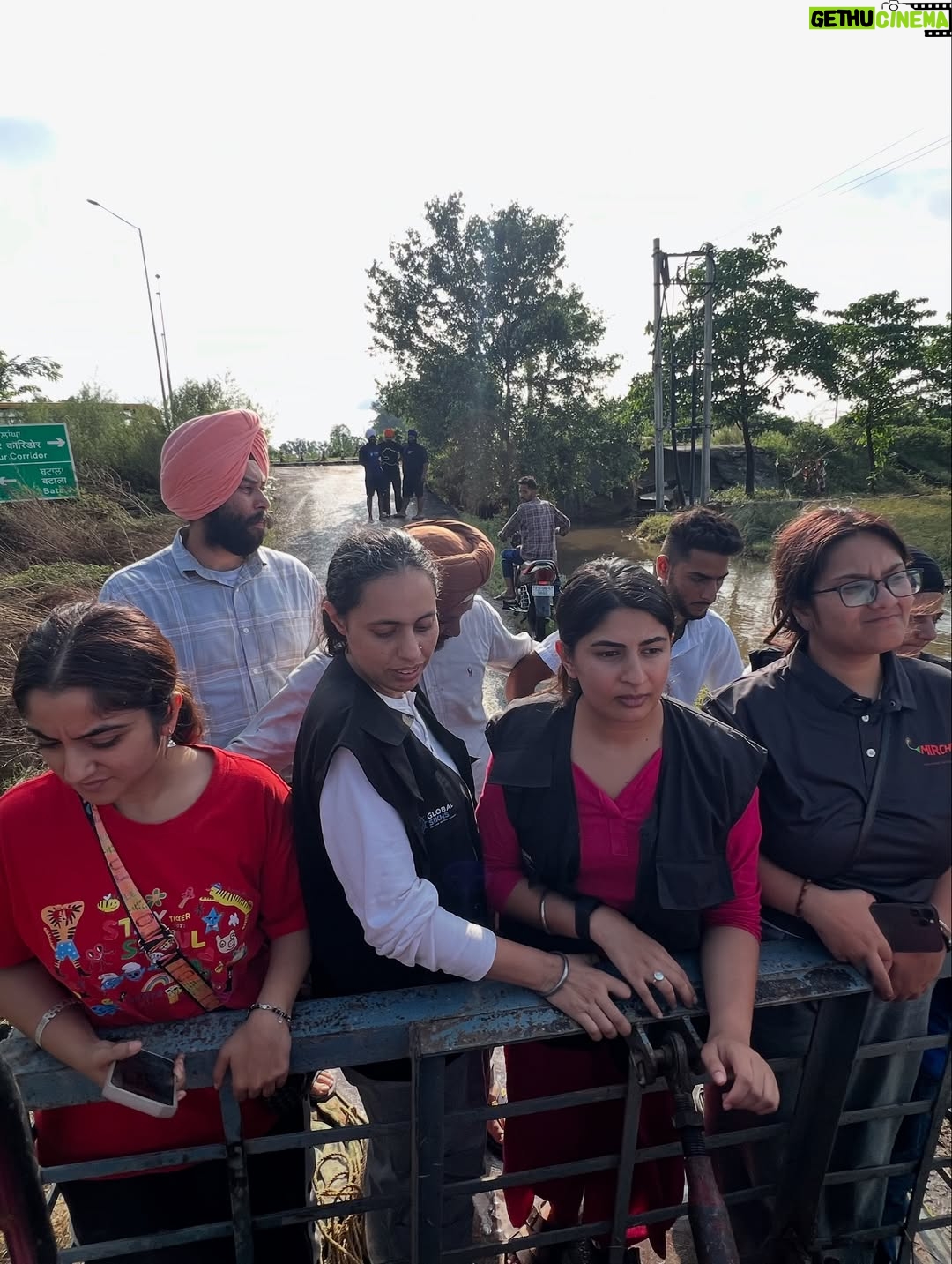 Rhythempreet Kaur - 19.5K Likes - Satguru G ne Sewa de kabil bnaya Sanu te Aj Punjab Nal Punjab Khdda hai 💪… Sade Punjab te museebataa aundiya Jaandiya Rhndiya … 
ehde nal v rall milke Ladd Lawange … Bsss Negativity Naa failaao🙏🏻🙏🏻Te Sabh da Saath dewo…. 
Special thanks : @theglobalsikhs 
.
.
.
.
#floodrelief #waheguru #punjab #wahegurumeharkare #derababananak #relieffund #floods #flooddamage