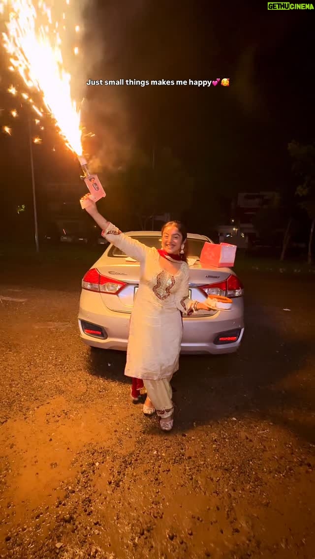 Rhythempreet Kaur - 21.8K Likes - Suit patiala V paa layi da birthday te 🤣🤣 @iamrhythem
suit from : @mahirboutique_