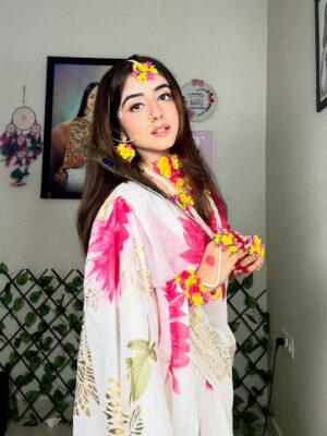 Rhythempreet Kaur Instagram - (राधे राधे) 🪈🦚✨जन्माष्टमी की आप सभी को ढेर सारी हार्दिक शुभकामनाएँ @iamrhythem ❤️
Makeup by : @iamrhythem
.
.
.
#janamashtami #krishna #radhekrishnavrindavan #radhekrishnaworld #radheradhe #krishan #kanhaiya #jaishreekrishna