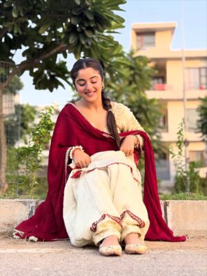 Rhythempreet Kaur Instagram - Just simple Photos I wanted 🥰❤️ @iamrhythem
Suit from : @mahirboutique_