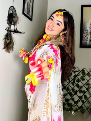 Rhythempreet Kaur Instagram - (राधे राधे) 🪈🦚✨जन्माष्टमी की आप सभी को ढेर सारी हार्दिक शुभकामनाएँ @iamrhythem ❤️
Makeup by : @iamrhythem
.
.
.
#janamashtami #krishna #radhekrishnavrindavan #radhekrishnaworld #radheradhe #krishan #kanhaiya #jaishreekrishna