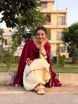 Rhythempreet Kaur Instagram - Just simple Photos I wanted 🥰❤️ @iamrhythem
Suit from : @mahirboutique_