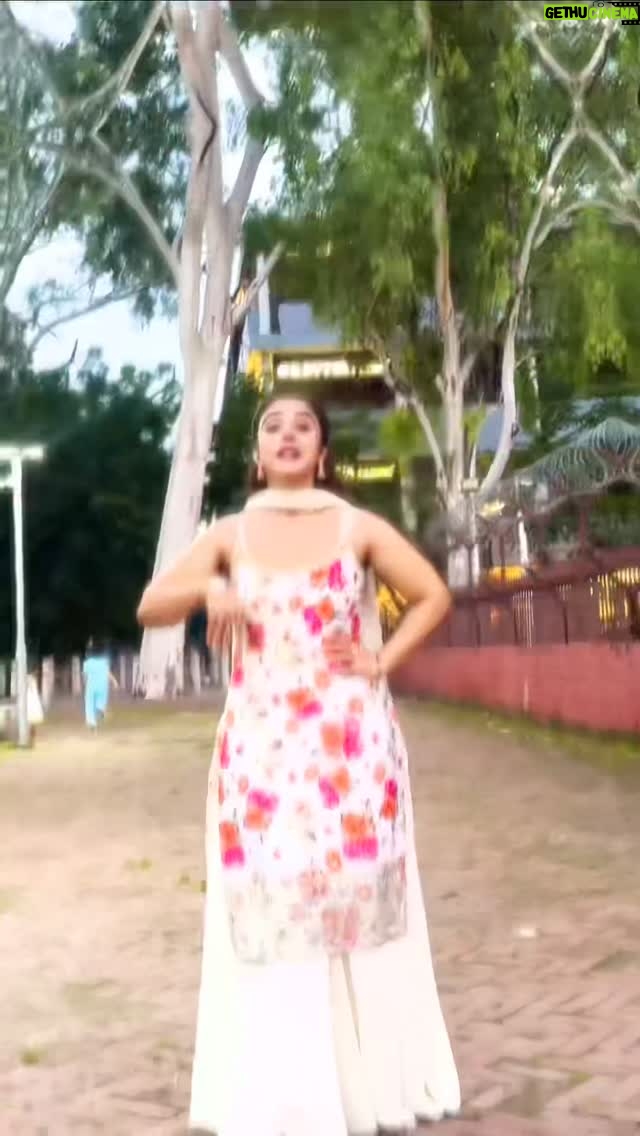 Rhythempreet Kaur - 5.2K Likes - Confidence chahiye tha thoda sa Socha Karan aujle ke gaane parr video bnadu 🤣 @iamrhythem  @karanaujla 
Suit from: @zeyaandzari