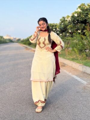Rhythempreet Kaur Instagram - Just simple Photos I wanted 🥰❤️ @iamrhythem
Suit from : @mahirboutique_