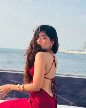 Ria Amin Instagram - When life felt like silk and salt air 🌊
wearing @nefsfinds
