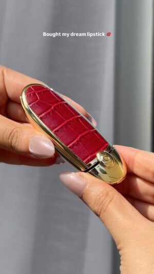 Ria Amin Instagram - This lipstick was on my bucket list for so longggg

Guerlain Rouge G Satin Lipstick (shade - 06) & Guerlain Le Croco Rouge G The Double Mirror Jewel Case 

(Both you have to buy separately) 

These are also available on Nykaa