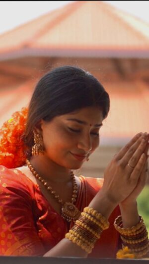 Ria Amin Instagram - ಭಕ್ತಿ ಮಾರ್ಗ 🌺
She comes in eight, yet one in soul,
With love that heals and makes us whole.
May Ashta Lakshmi’s light shines through you 🪷
Rotate your phone 🔃
Shot by @_simplecapture_