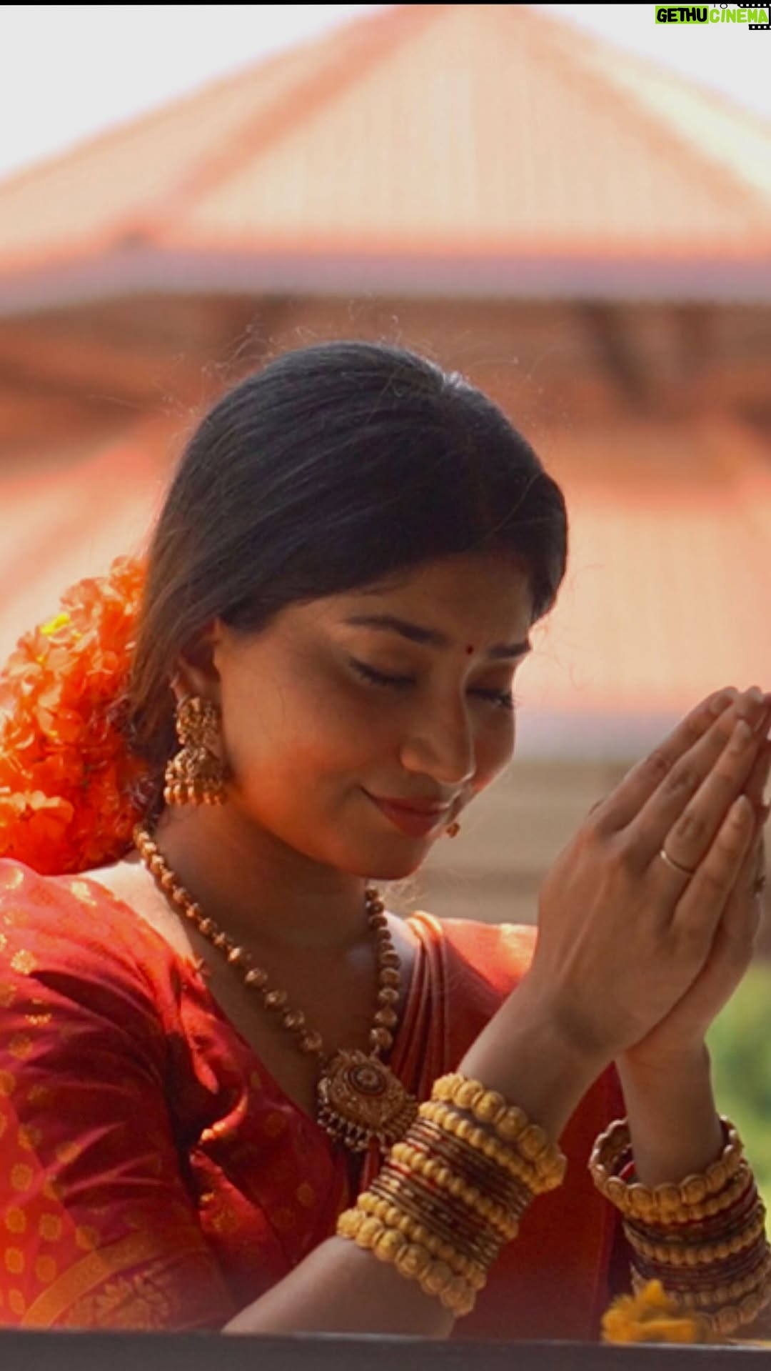 Ria Amin - 187K Likes - ಭಕ್ತಿ ಮಾರ್ಗ 🌺

She comes in eight, yet one in soul,
With love that heals and makes us whole.
May Ashta Lakshmi’s light shines through you 🪷

Rotate your phone 🔃

Shot by @_simplecapture_