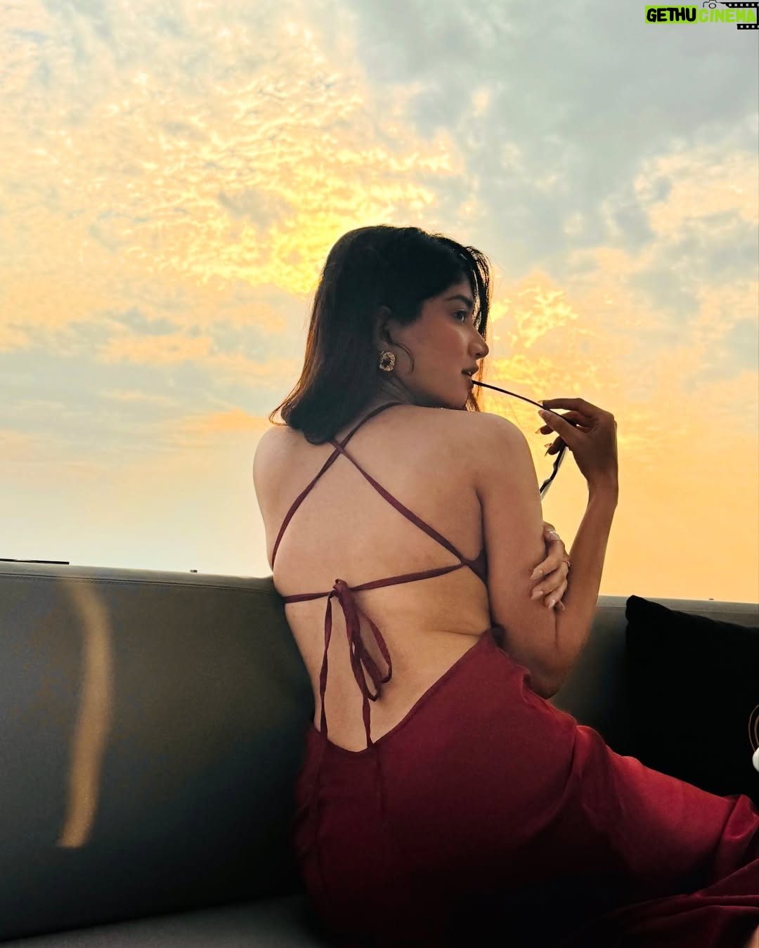 Ria Amin - 55.8K Likes - When life felt like silk and salt air 🌊

wearing @nefsfinds