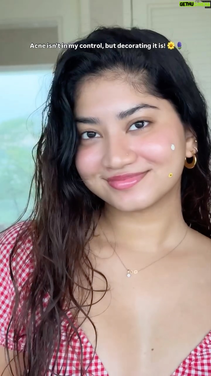 Ria Amin - 143.4K Likes - Instead of stressing about it, I decorated it. Simple 😌

IB - @megha.cooks

Wearing - @nefsfinds