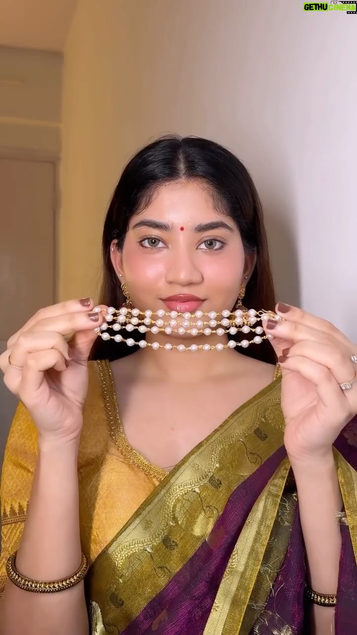 Ria Amin - 61.4K Likes - Pearl Chain Hairstyle