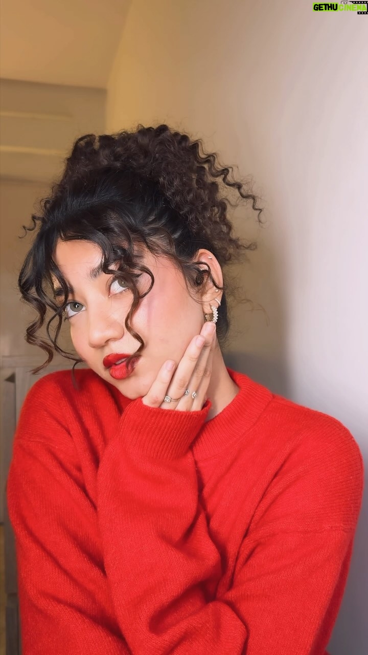 Ria Amin - 157.8K Likes - Christmas Hairstyle *❆⋆꙳

Extensions from @nishhair