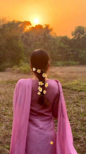 Ria Amin Instagram - Flower vine hairstyle 𖡼.𖤣𖥧𖡼.𖤣𖥧