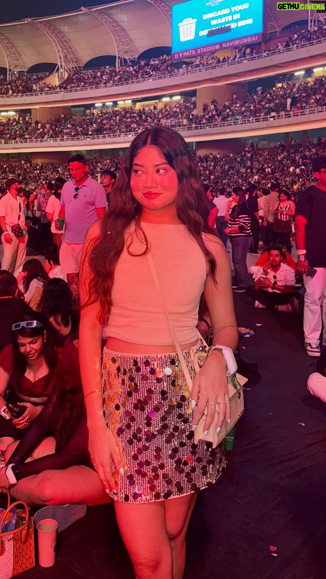 Ria Amin - 252K Likes - did someone say golden tattoos? 👀

Got this from Amazon 💛

#RockTheConcert 5/6