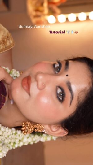 Ria Amin Instagram - Kohl eyes tutorial 

Products used :

@lotus_herbals Kajal 
@simplynam.beauty eyeshadow palette