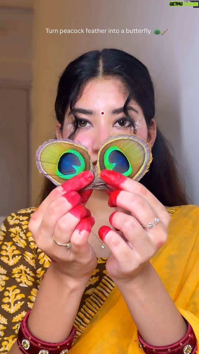 Ria Amin - 250.9K Likes - #TyoharSangRia 4/20 Peacock feather but make it 🦋

You saw this hack here first 🌸
