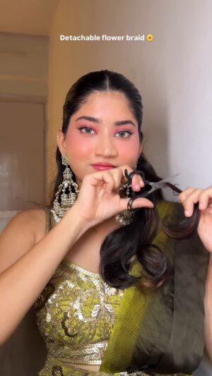 Ria Amin Instagram - Detachable braid bun 

Don’t worry, it’s not my real hair..I cut extensions to make the braid.

Earrings from @unfoldself_ 

IB - @shreyaa.siddhartharora