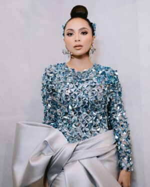 Riena Diana Instagram - Still feels like a dream ✨🥹 

Would like to thank every single one yang participated to be part of riena diana x keith foo on that day for #Abpbh36 ! Love you guys so much ❤️ 
@jijiezainal @shasya_balqisya @tymfatimah @sethandluna_malaya @wanandmaryofficial @fendyizwanizam @malaya.studios @womby.hq 

Thanks to @abpbh36 @tv3malaysia for trusting me to be on stage w @ladydidiemsia & @haniff_hamzah , I had so much fun walaupun malam tu sememangnya nervous sangat sangat but we all made it! 👏 

Mana yang tak suka & beri kecaman, takpe riena ambik sebagai peluang dan ruang untuk riena improve next time tapi mana yang suka alhamdulillah u guys are the best , I appreciate every single one of you 💗