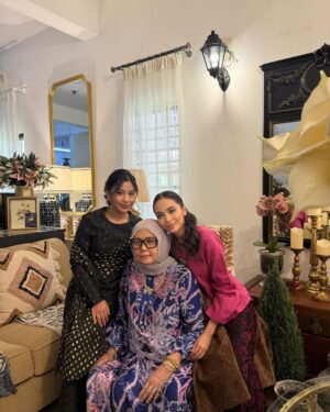 Riena Diana Instagram - Raya 2025 🤍