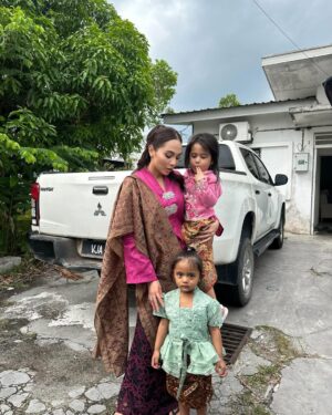 Riena Diana Instagram - Raya 2025 🤍
