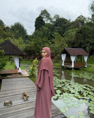 Riena Diana Instagram - Your future Zaujah, insyaallah 💗

#Bidaah #ViuSeries #Baiduri