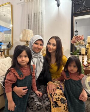 Riena Diana Instagram - Raya 2025 🤍