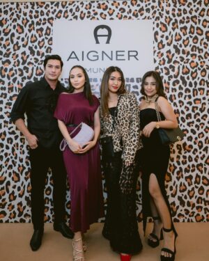 Riena Diana Instagram - @aignermunich w them 💙