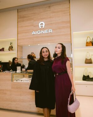 Riena Diana Instagram - @aignermunich w them 💙