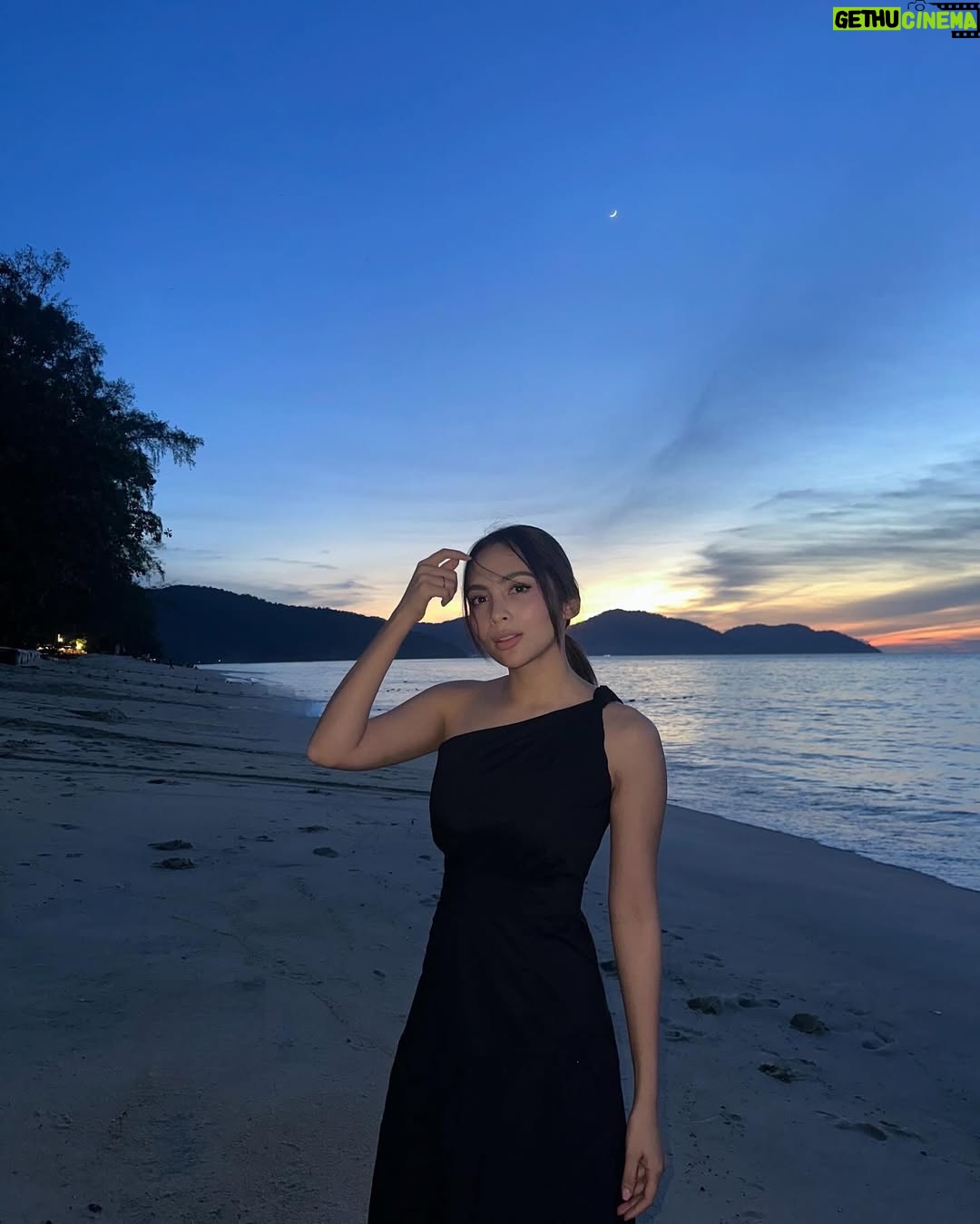 Riena Diana - 30.6K Likes - Tuning in to September vibes 💜