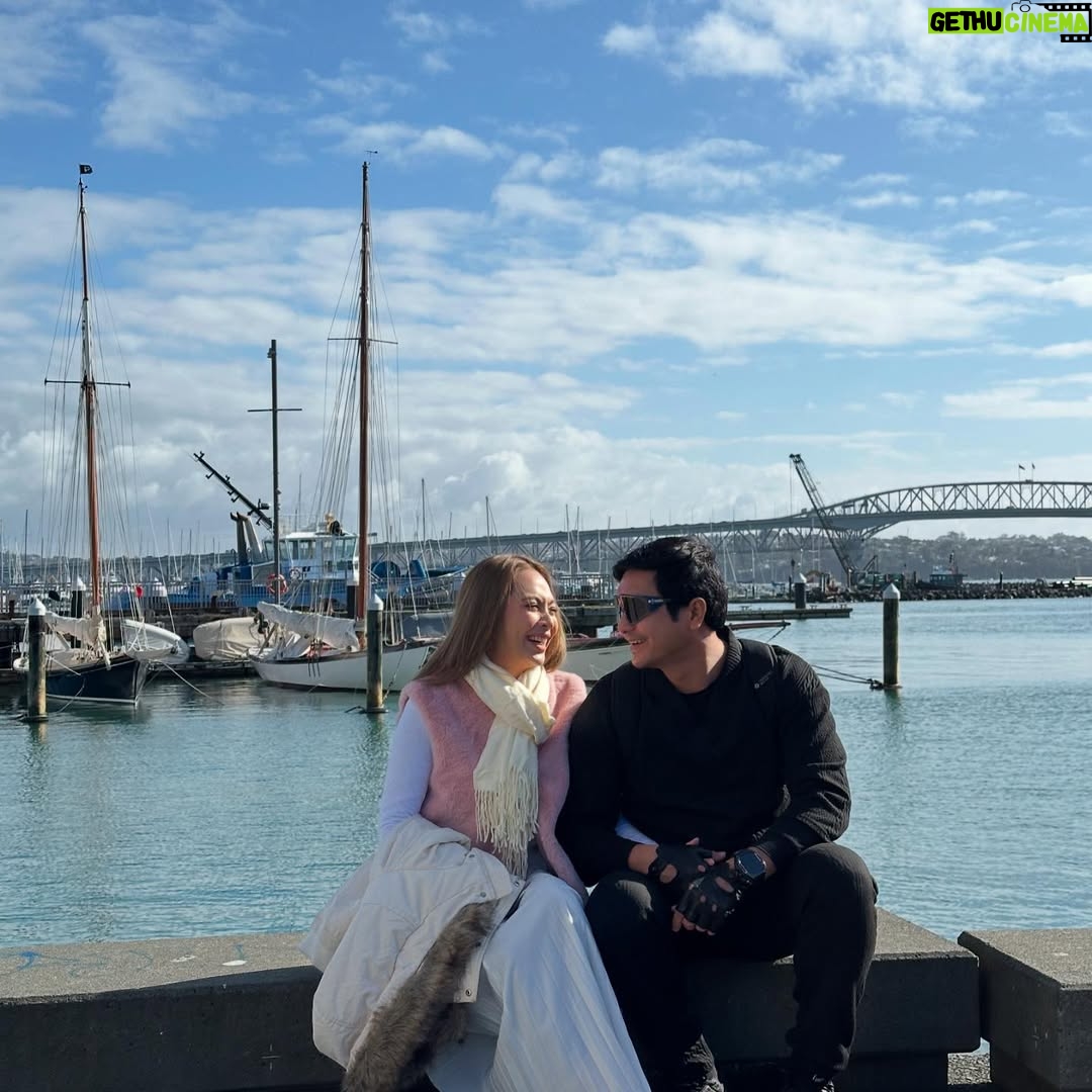 Riena Diana - 17K Likes - Tak pasti missing Auckland ke missing orang kat sebelah tu 😜