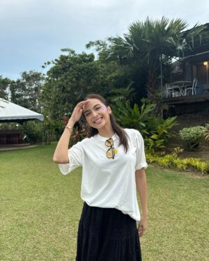 Riena Diana Instagram - Adinda disini, sayang 🤍🤭

Pagi!