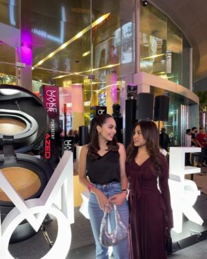 Riena Diana Instagram - @makeover.my w bestie last night 📸
