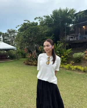 Riena Diana Instagram - Adinda disini, sayang 🤍🤭

Pagi!