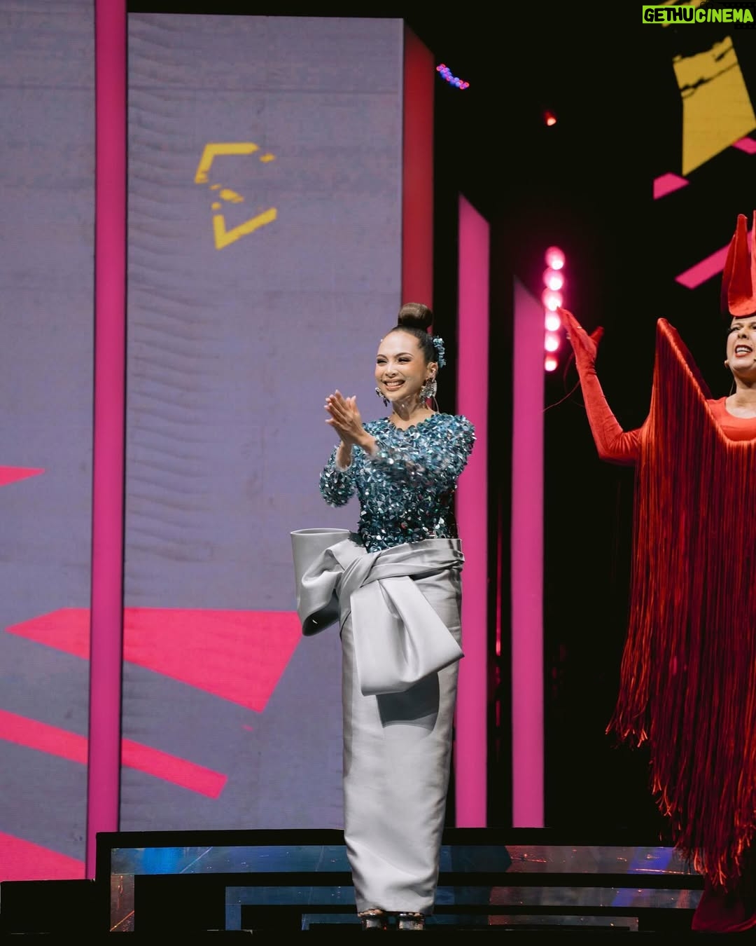 Riena Diana - 8.2K Likes - Still feels like a dream ✨🥹 

Would like to thank every single one yang participated to be part of riena diana x keith foo on that day for #Abpbh36 ! Love you guys so much ❤️ 
@jijiezainal @shasya_balqisya @tymfatimah @sethandluna_malaya @wanandmaryofficial @fendyizwanizam @malaya.studios @womby.hq 

Thanks to @abpbh36 @tv3malaysia for trusting me to be on stage w @ladydidiemsia & @haniff_hamzah , I had so much fun walaupun malam tu sememangnya nervous sangat sangat but we all made it! 👏 

Mana yang tak suka & beri kecaman, takpe riena ambik sebagai peluang dan ruang untuk riena improve next time tapi mana yang suka alhamdulillah u guys are the best , I appreciate every single one of you 💗