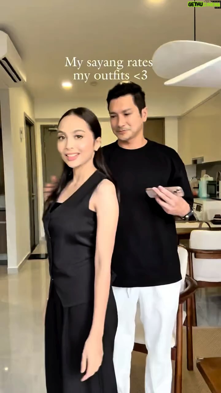 Riena Diana - 32.8K Likes - Ishhh tak habis2 la dia ni @keithfoo 😡

I dah tahu u mesti pilih baju yang last tu sebab baju tu saiz XS tau, xs pun longgar jugak tau sayang. Tq #berryfulll @inayahbeautytrading 

Dengan baik hatinya, kami nak belanja RM60 Diskaunn. 30 orang terawal je ok!! Komen "NAK" di bawah ok 😘